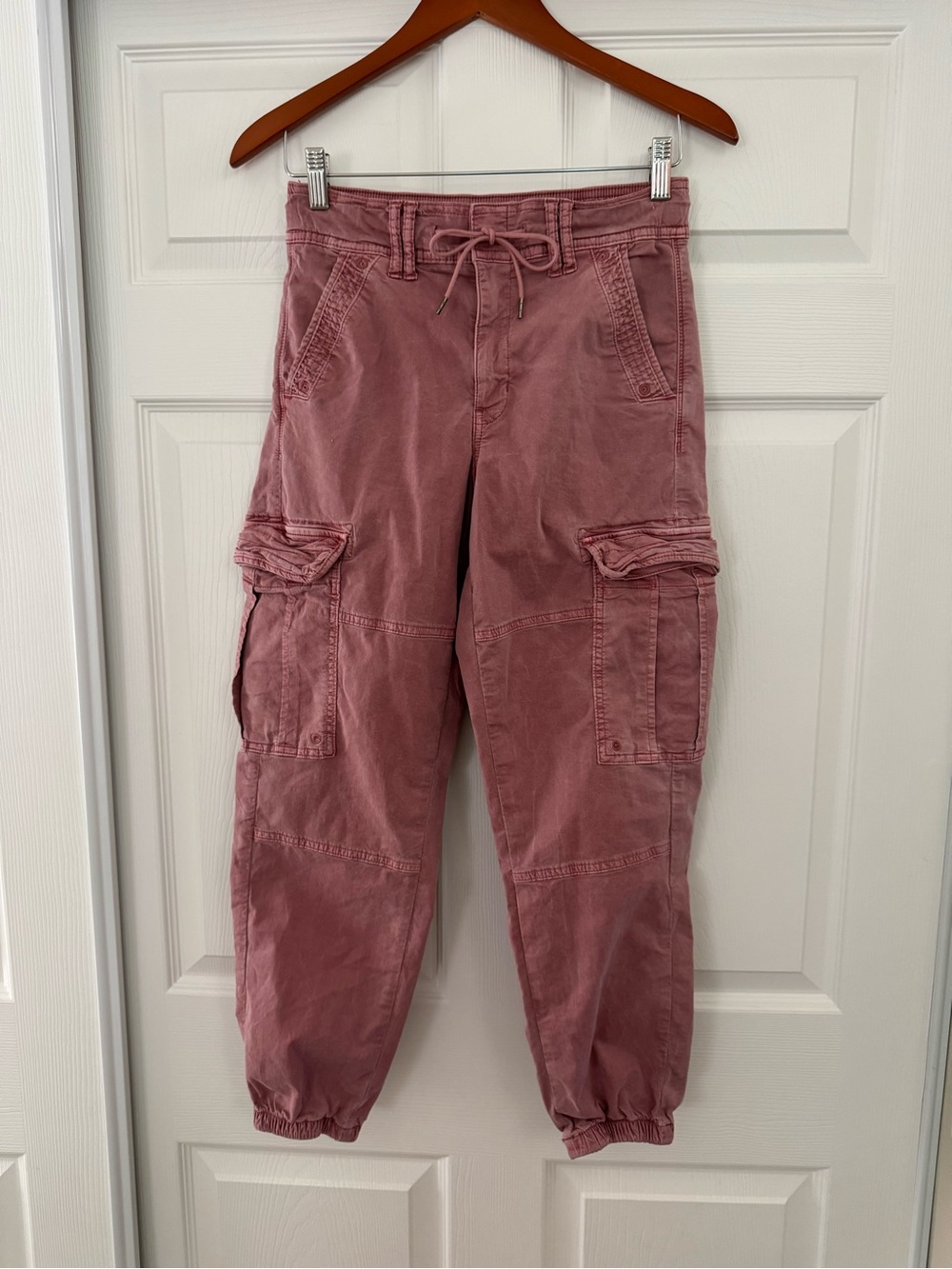 American Eagle Outfitters Pink Cargo Jogger Pants - Women’s Size 2 Short